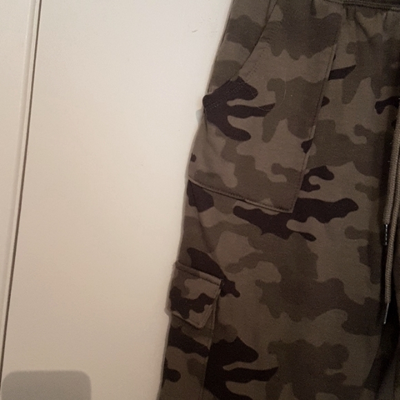 Bluenotes Camo Track Pants, Size Large - Picture 3 of 3